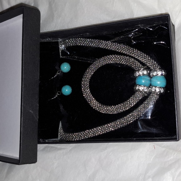 3 Piece Set Siver Toned Faux Turquoise with Crystal Accents set. - Picture 8 of 8